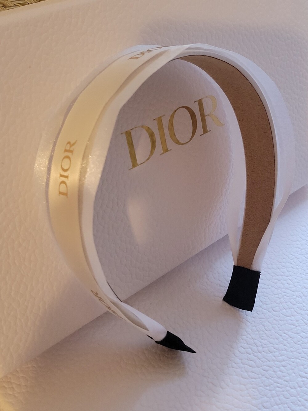Dior White & Gold Ribbon - Picture 7 of 11